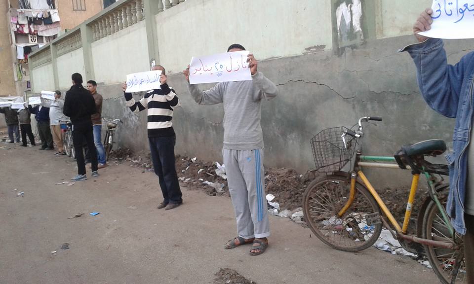 رافضى الانقلاب بالمطرية يرفعون لافتات تطالب برحيل السيسى الفاشل