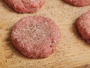 20130723-bacon-weave-food-lab-burger-step-by-step-07